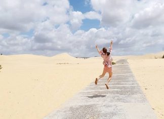 Khám phá con đường đi bộ trên cát độc đáo ở Bàu Trắng, Phan Thiết